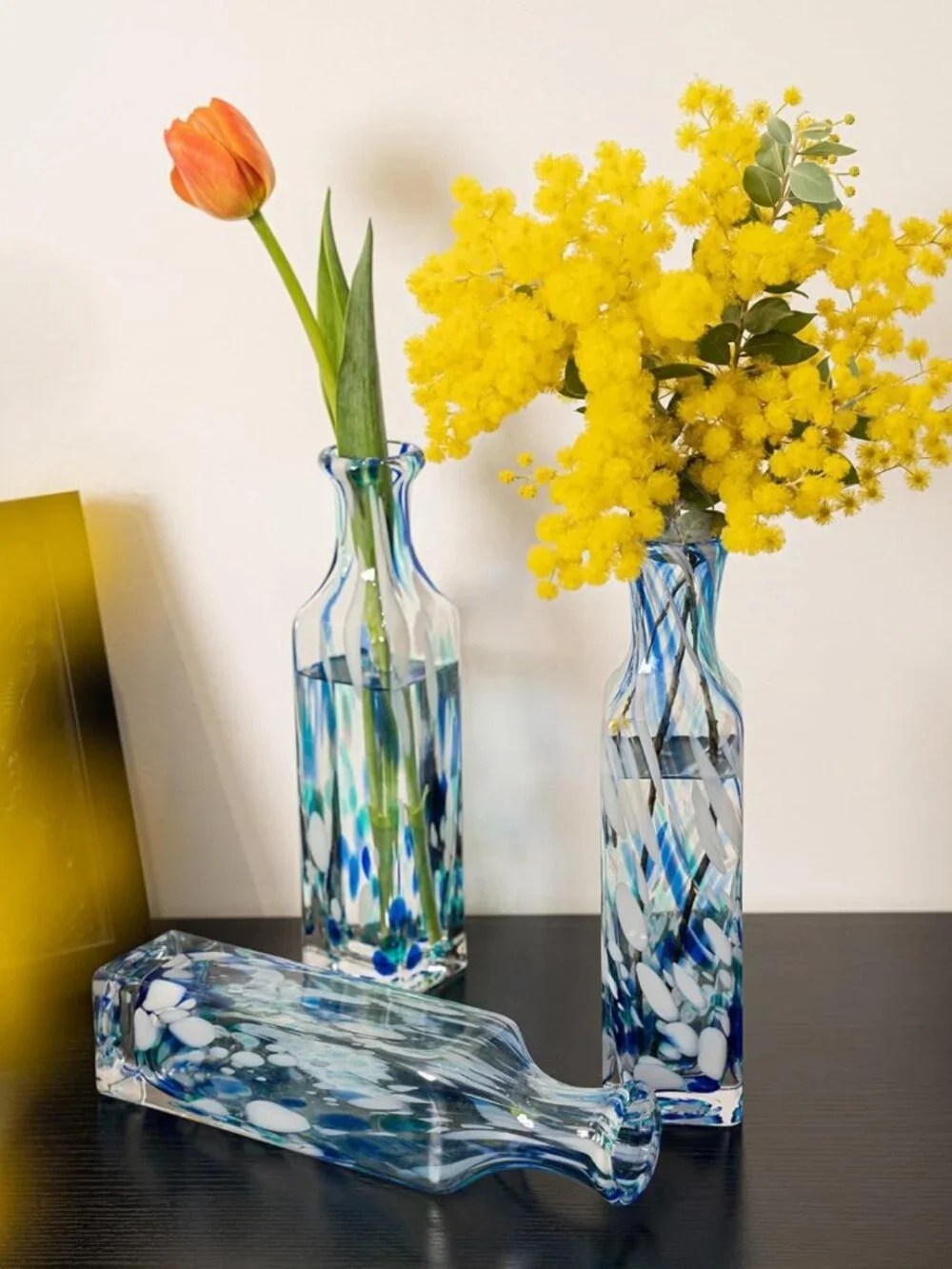 10-Inch Blue & White Swirl Art Glass Vase for Home, Office, Wedding Decor